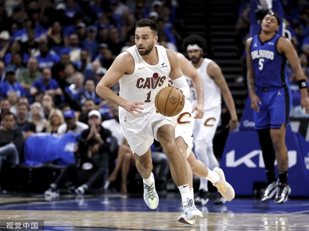 赋出众的球 赋出众的球