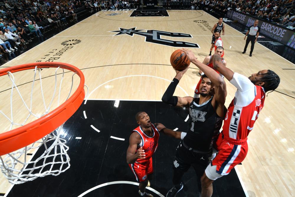 过与篮球运 过与篮球运