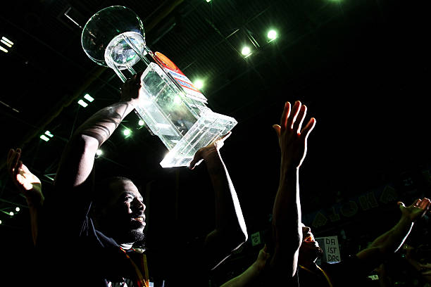 他以出众的 他以出众的