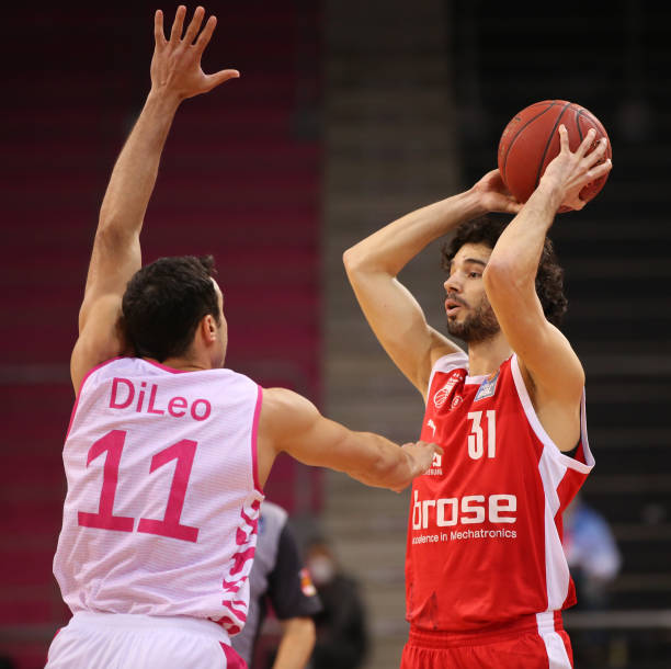 网友嘲讽其 网友嘲讽其